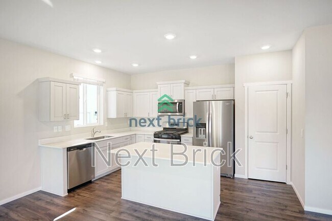 Building Photo - 4209 Savannah Lp NE