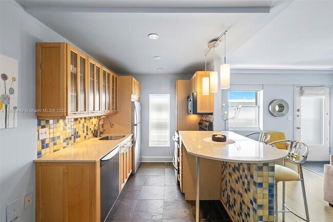 Photo - 1545 Euclid Ave Apartment