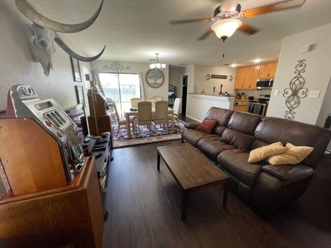 Foto del edificio - Lovely well maintained 3 bedroom 2 bath