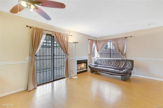 Building Photo - 4 br, 2.5 bath Condo - 500 E Saxon Ave Apt G