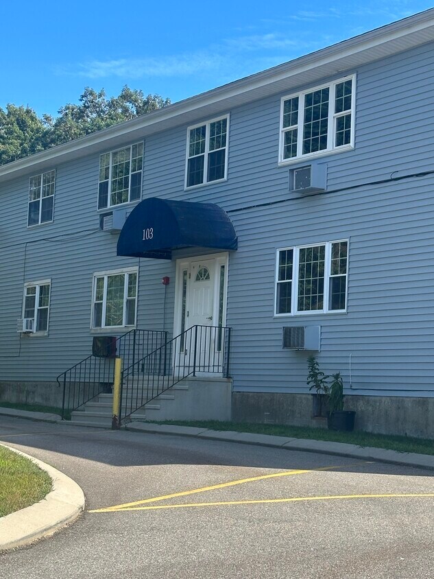 Primary Photo - 103 Horse Pond Rd