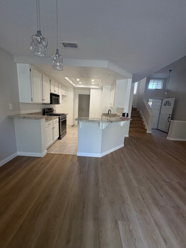 Foto principal - 2211 Carob Way