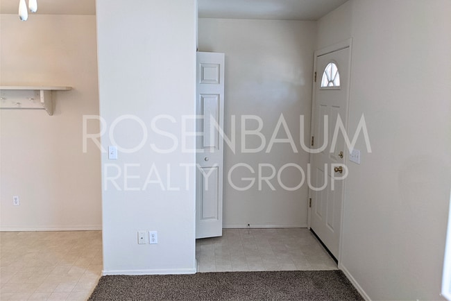 Building Photo - 9476 E Lakeshore Dr