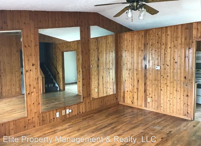 Building Photo - 4 br, 2 bath House - 2321 Centennial Ct East