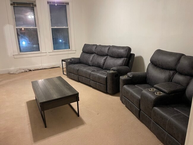 Building Photo - 106 N Main St