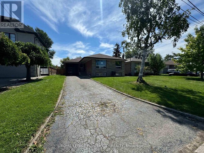 Photo du bâtiment - 221 Acton Ave