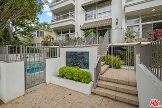 Building Photo - 511 San Vicente Blvd