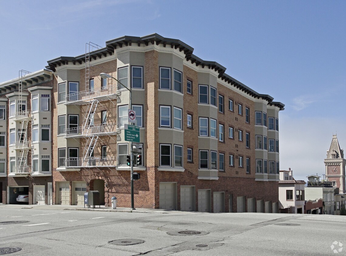 Primary Photo - 900 Bay St
