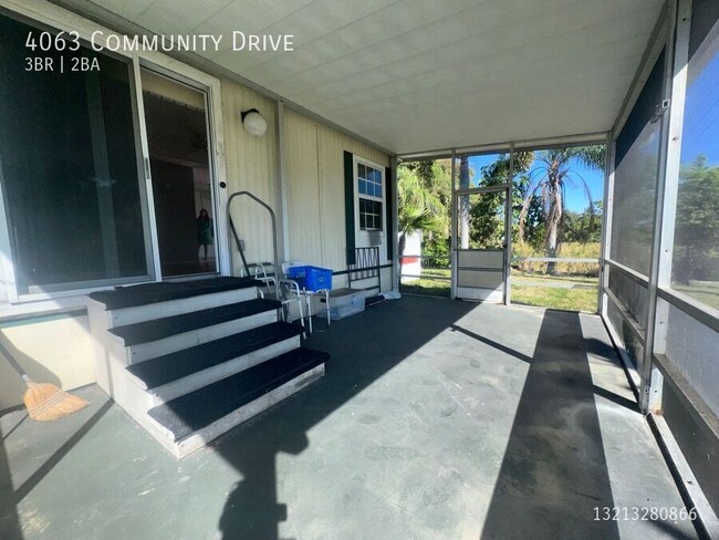 Building Photo - 3/2 Mobile Home with Deck and Covered Park...