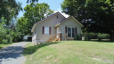 Building Photo - 706 Burn Rd