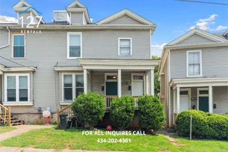 Building Photo - 1010 Knight St