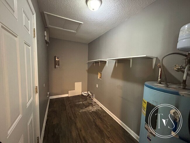 Building Photo - 982 White Cir