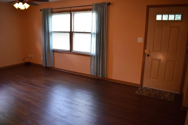 Building Photo - 352 3rd Ave