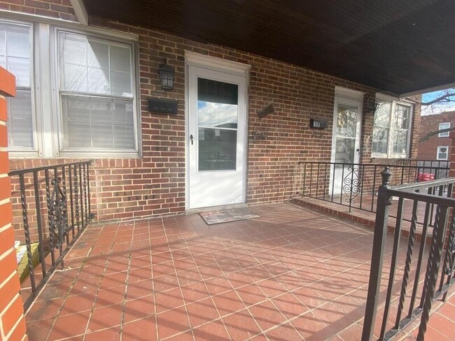 Building Photo - 631 Tolna Street - 1