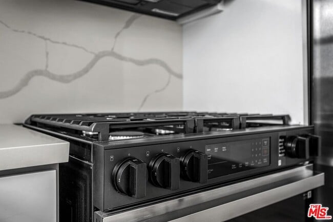 Foto del edificio - 4701 Saturn St