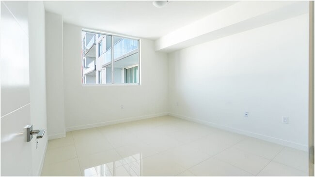 Building Photo - 1 Bed / 2 Bath UNIT 3-218