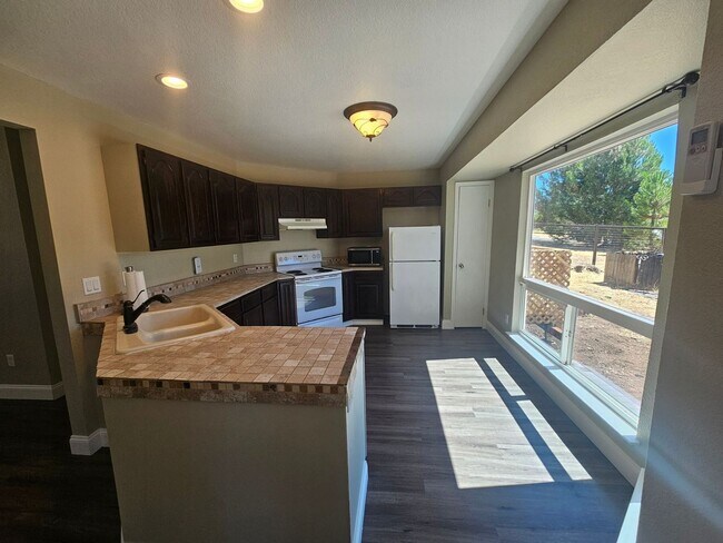 Foto del edificio - 19055 Ravenhill Rd