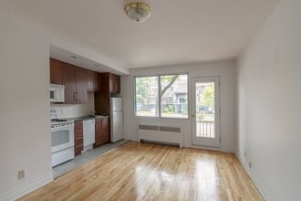Building Photo - 3010 Av. Van Horne