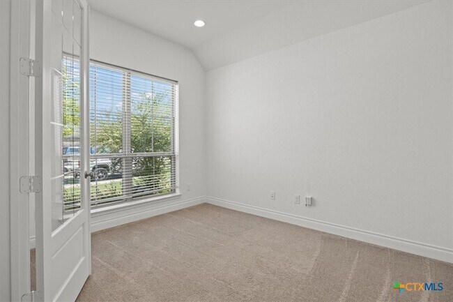 Foto del edificio - 1921 Creek Ridge St