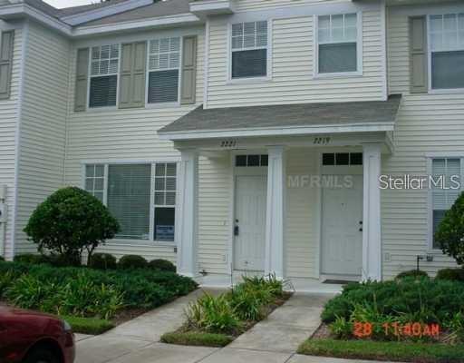 Building Photo - 2221 Golden Oak Ln