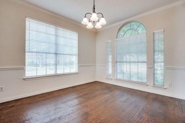 Building Photo - Spacious & Elegant Living in the Heart of Coppell