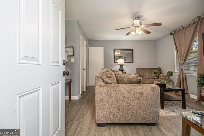 Foto del edificio - 127 Ruzelle Dr SE