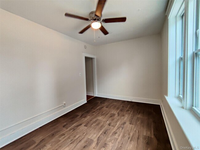 Foto del edificio - 98 Montgomery St