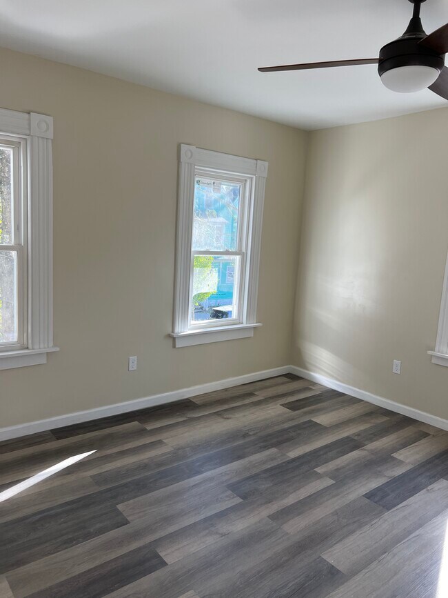 Foto del edificio - 136 Bowles St