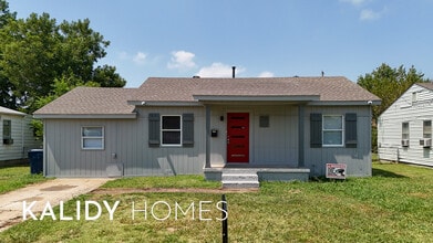 Building Photo - 1371 South Dr