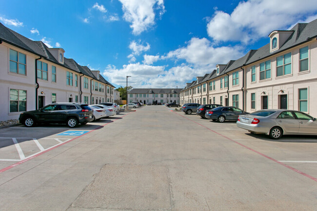 Building Photo - The Addison At Waco