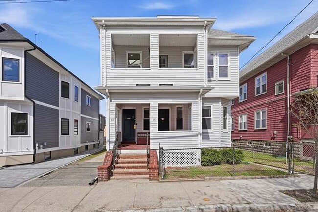 Building Photo - 95 Capen St