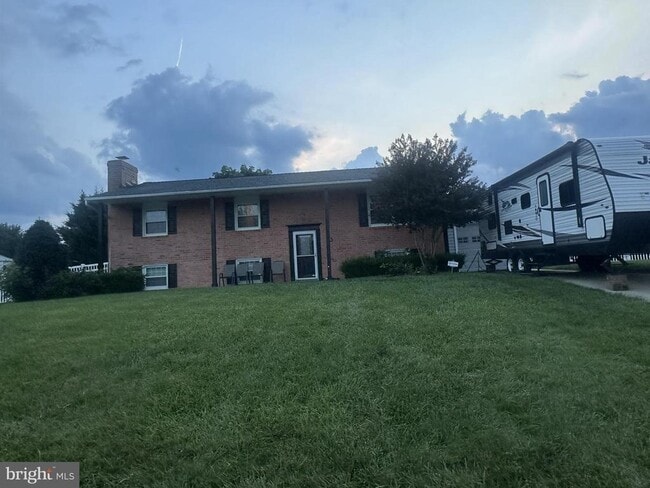 Building Photo - 600 Lancelot Ln