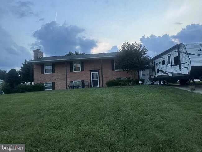 Foto del edificio - 600 Lancelot Ln