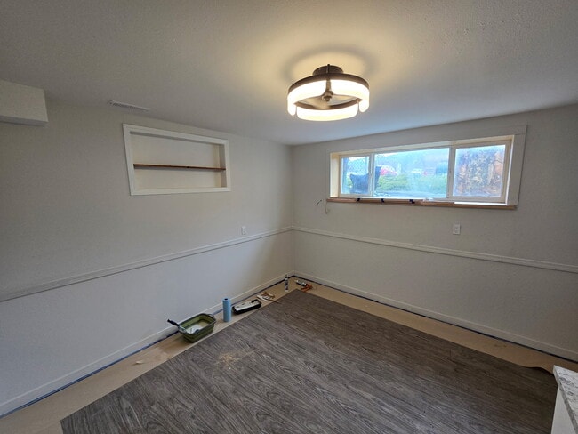 Building Photo - 3308 35 Av