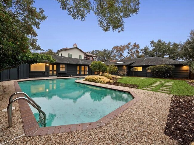 Foto del edificio - 4040 Overbrook Ln