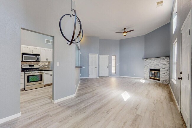 Foto del edificio - NW Home 3 Bedroom 2 Bath 2/CG 1266/SF