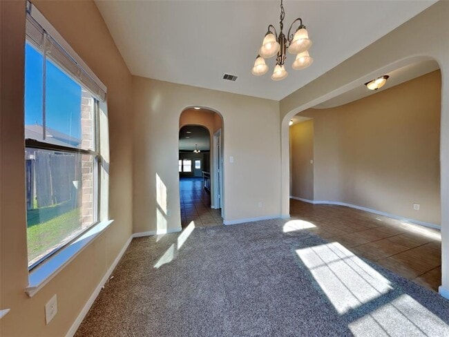 Building Photo - 25942 Ravenside Dr