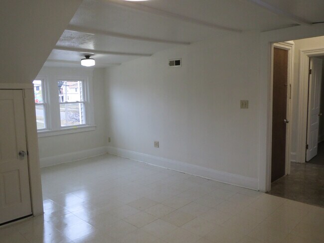 Foto del edificio - 445 Crittenden Ave