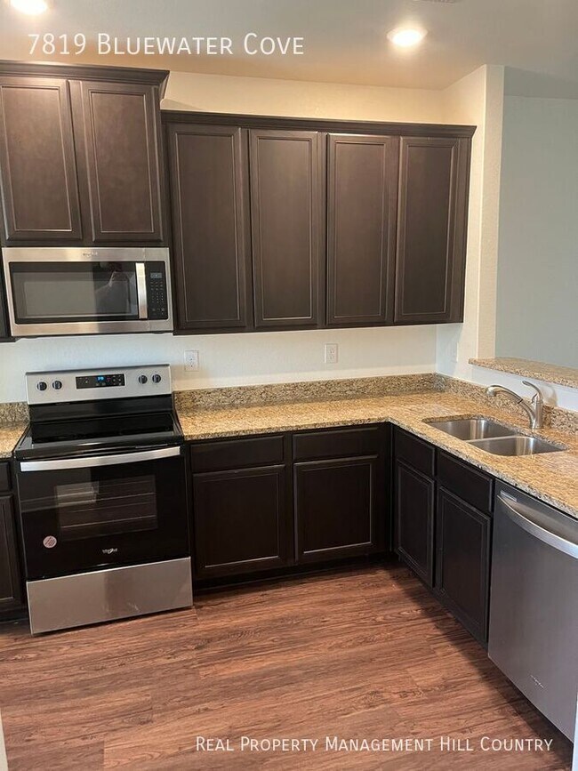 Foto del edificio - 7819 Bluewater Cove