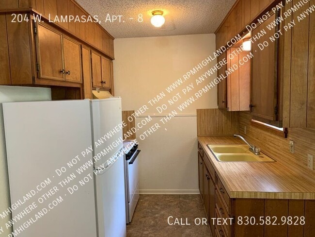 Building Photo - 204 W. Lampasas, Apt.-8