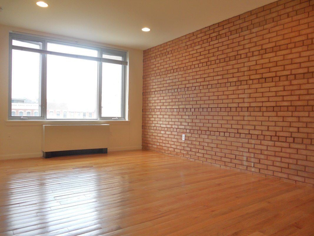 Primary Photo - 2223 3rd Ave