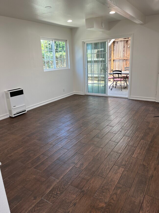 Living space - 1333 Bennett Ave
