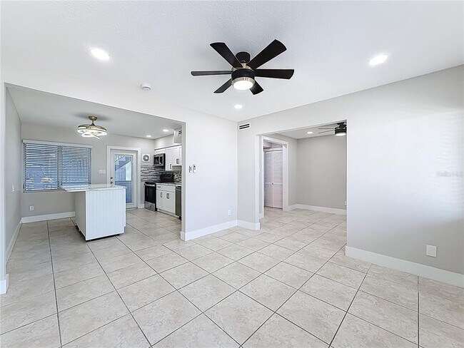 Foto del edificio - 1840 Shore Dr S