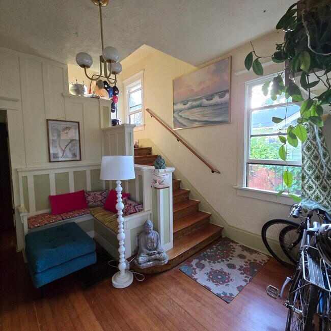 entry w/ stairs going up to your door - 555 N Simpson St