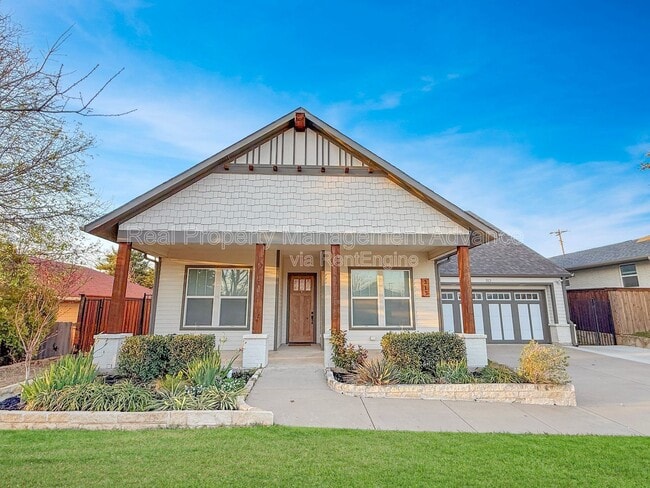 Building Photo - 313 E 3rd St