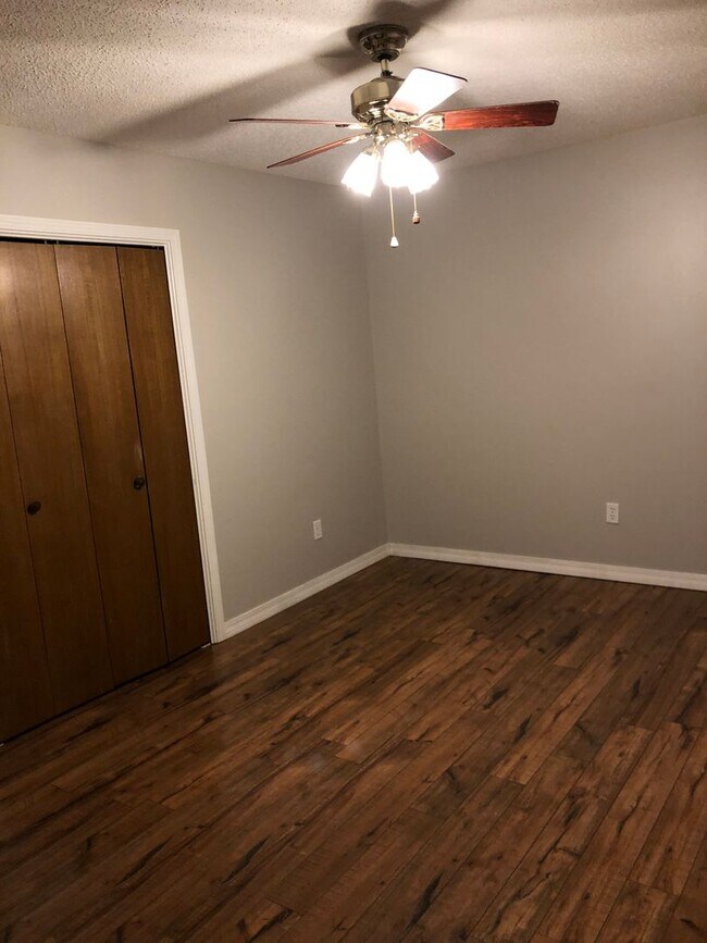 Foto del edificio - 725 Resimont Dr