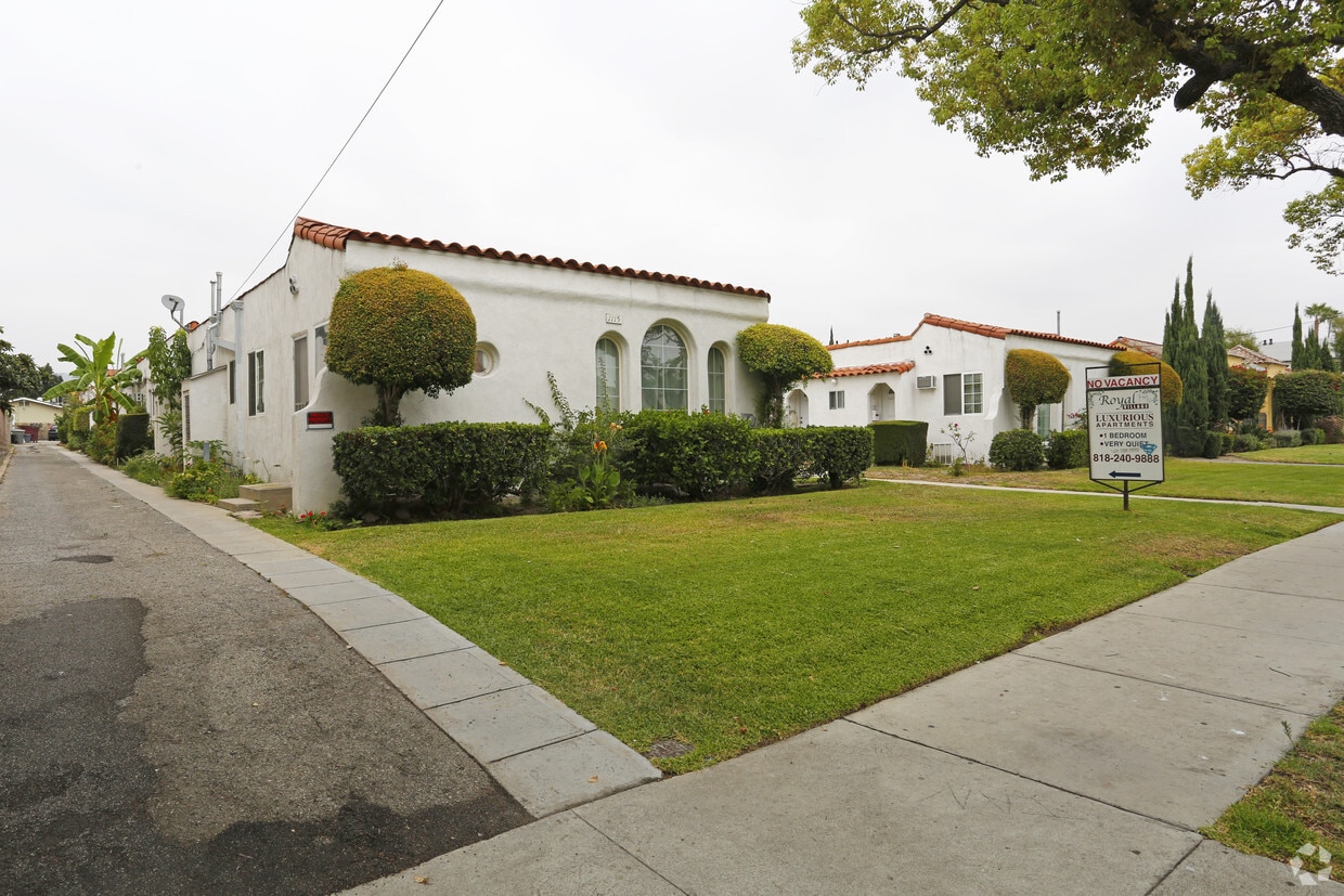 Primary Photo - 1115 E California Ave