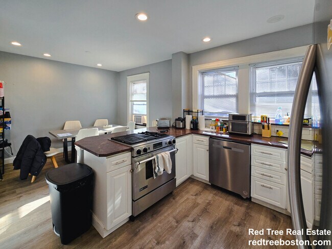 Building Photo - 235 Chestnut Hill Ave