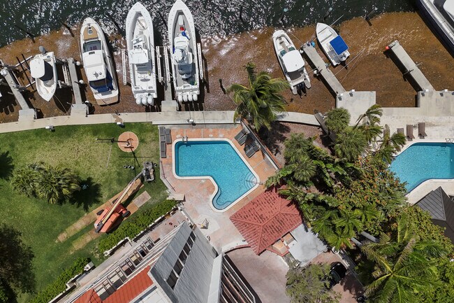 Foto del edificio - 1632 S Bayshore Ct