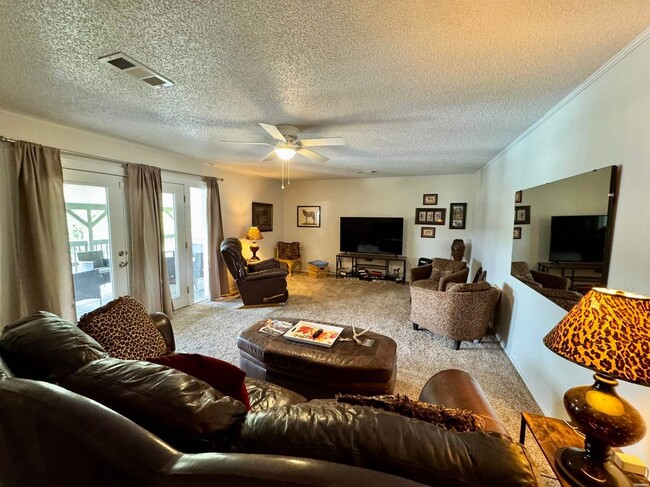 Foto del edificio - 115 Ledgerock Rd